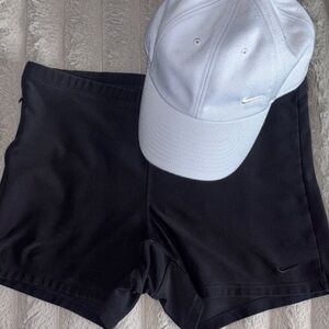 Nike Black Women's Athletic Shorts Size M and Cap Size S/M Set 🩵
